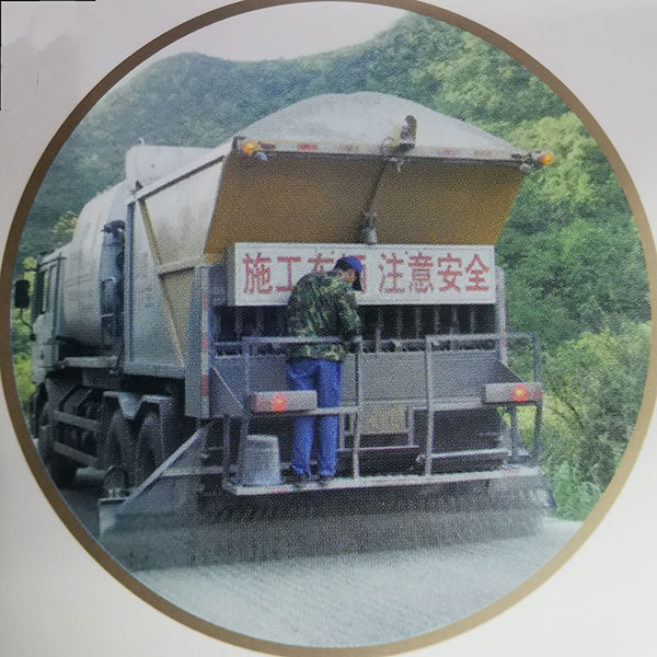 同步碎石封層車